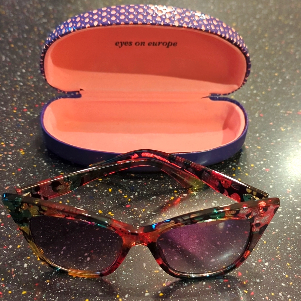 Floral Sunnies!  Free hard case!